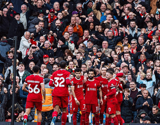 这中卫是真正的后防领袖（这名中卫才是后防线的真正领袖）