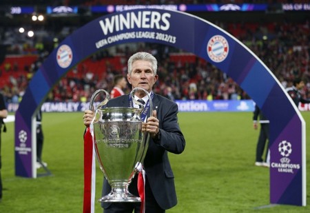 逆天倒勾！40岁C罗一飞冲天：队友对手都看傻了 梦回7年前那一晚（40岁C罗再现惊世倒钩！腾空一击震慑全场，恍若回到七年前那夜）