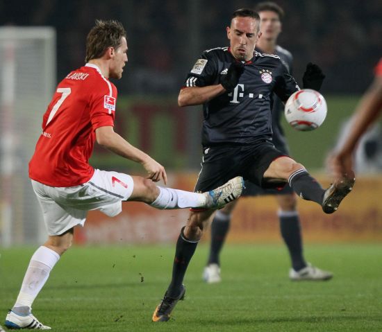 中超比赛亮点：上海海港绝杀山东泰山,（中超焦点战：上海海港读秒绝杀山东泰山）