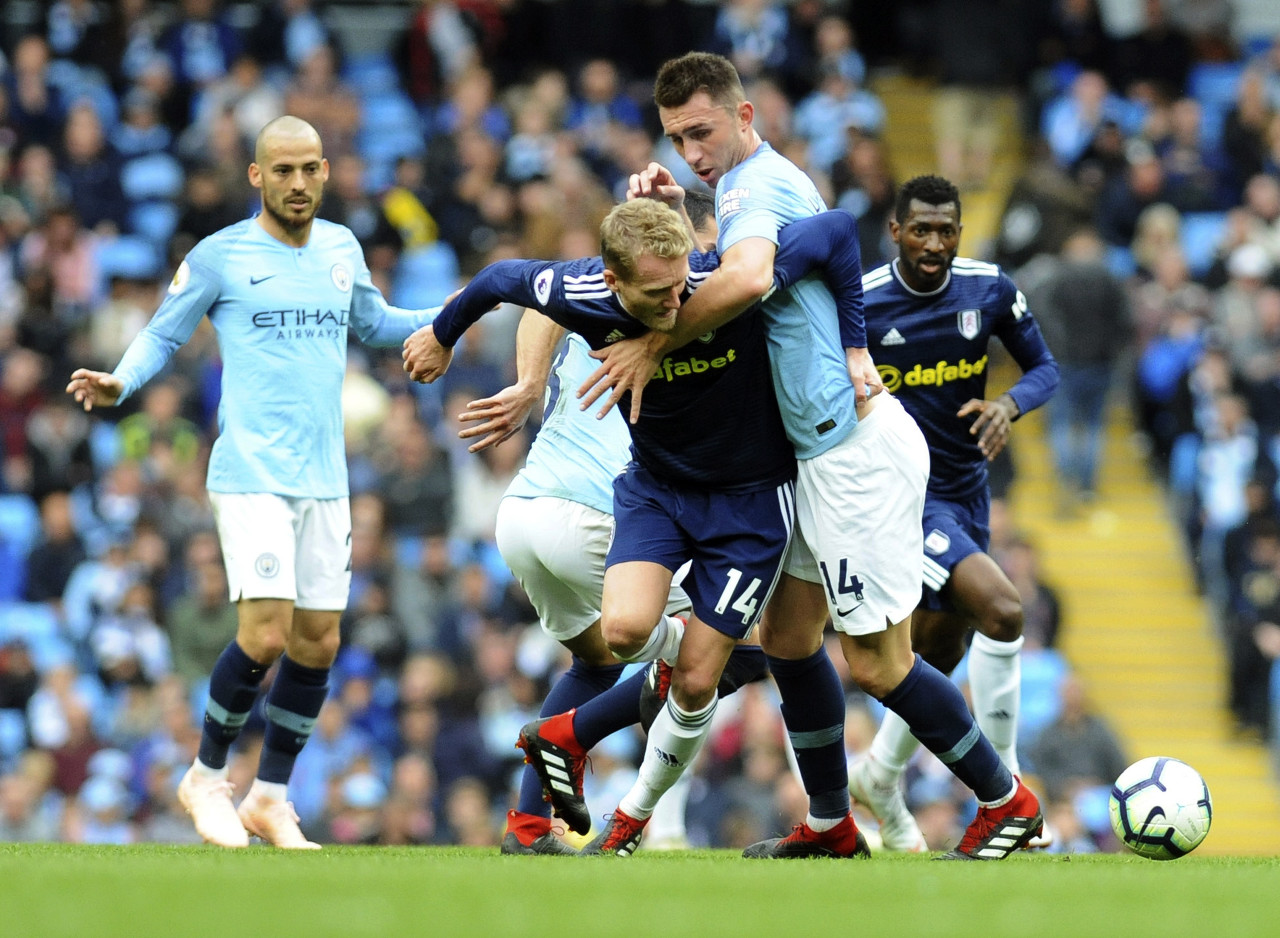 欧文突破防守助攻制胜（欧文强突送妙传锁定胜局）